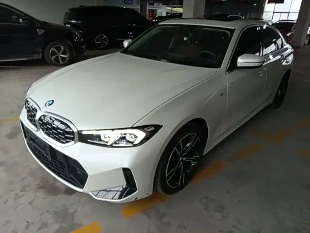 Фотография автомобиля — BMW 3 Series