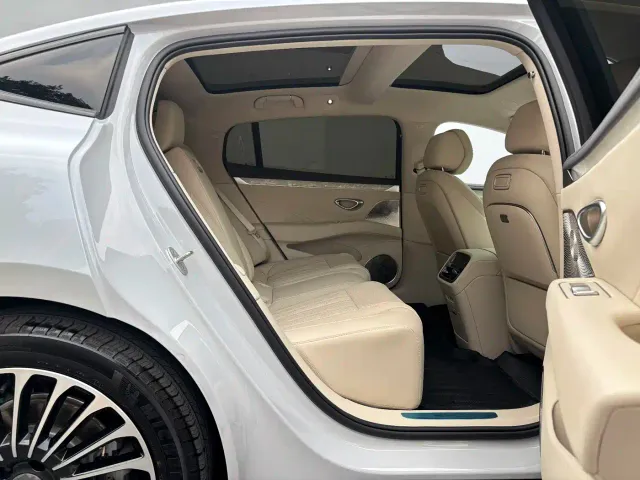 BYD Seal 08 — Фото автомобиля 22
