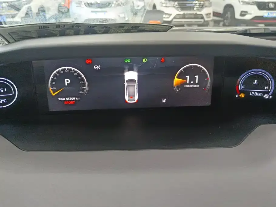 Changan Changan UNI-V 2022 1.5T Premium Model — Фото автомобиля 14