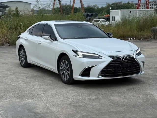 Фотография автомобиля — Lexus ES