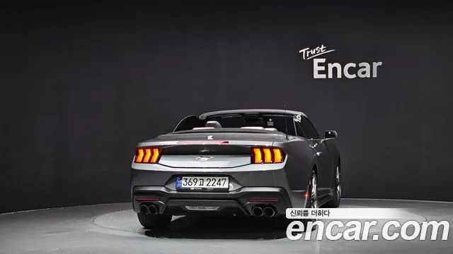 Ford Mustang Mustang 7 поколение 2.3 EcoBoost Premium Кабриолет — Фото автомобиля 4