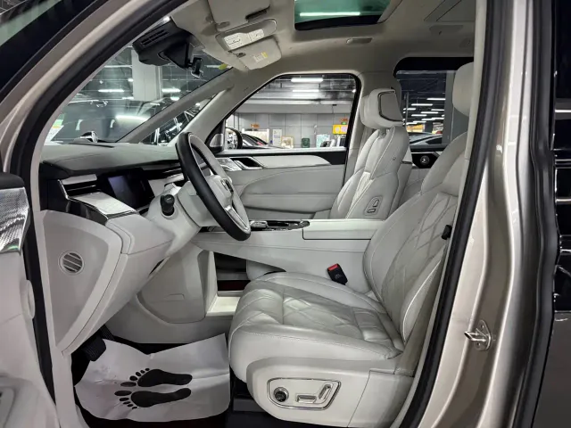 Volvo EM90 — Фото автомобиля 9