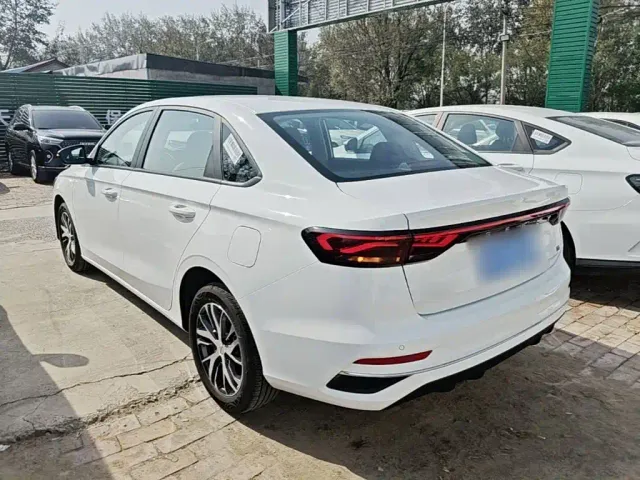 Geely Emgrand — Фото автомобиля 4