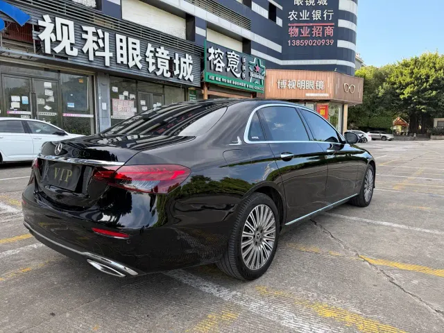 Mercedes-Benz E-Class — Фото автомобиля 9