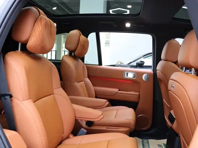 Li Auto L8 — Фото автомобиля 15