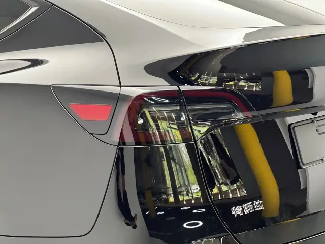 Tesla Model Y — Фото автомобиля 19