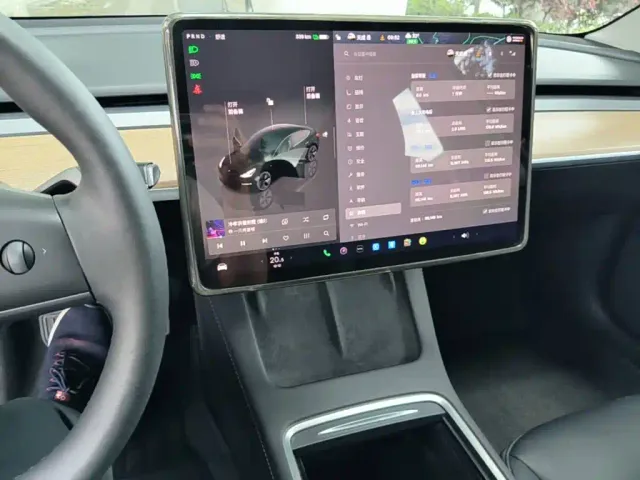 Tesla Model 3 — Фото автомобиля 12