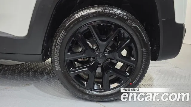 Jeep Renegade — Фото автомобиля 6