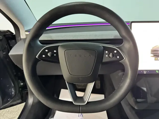 Tesla Model 3 — Фото автомобиля 13