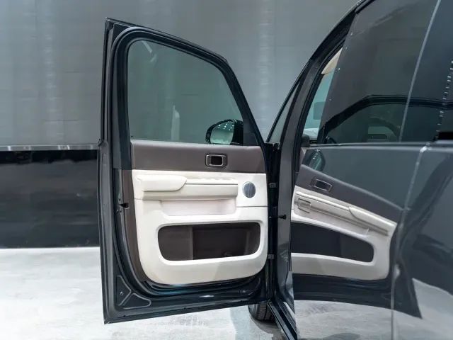 Li Auto MEGA — Фото автомобиля 12