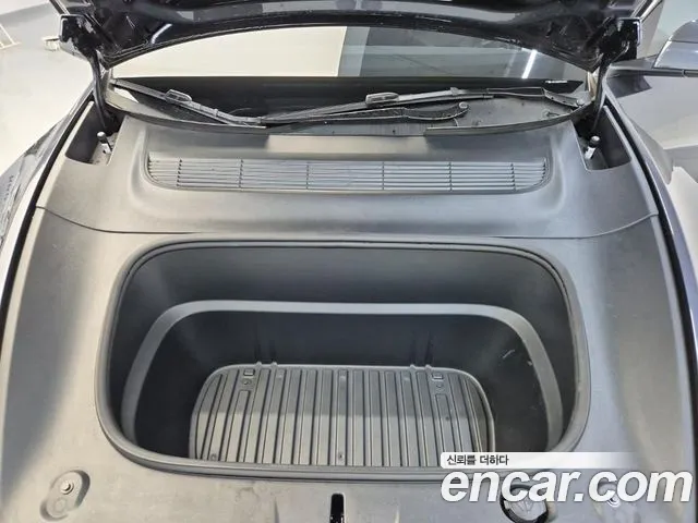 Tesla Model Y — Фото автомобиля 5