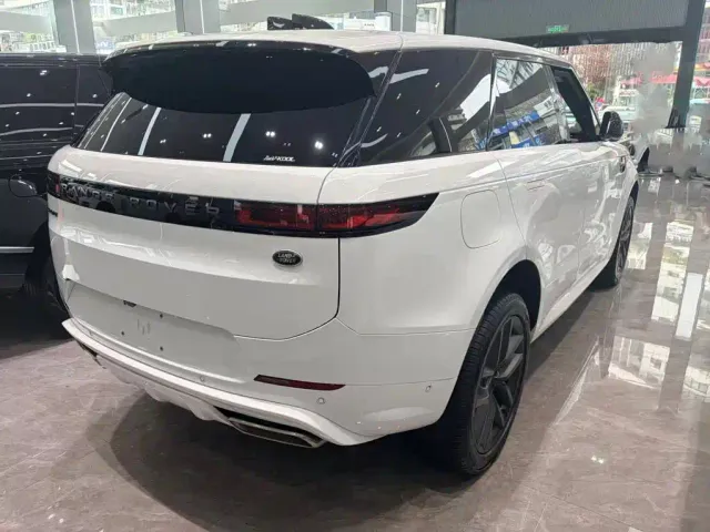 Land Rover Range Rover Sport — Фото автомобиля 6