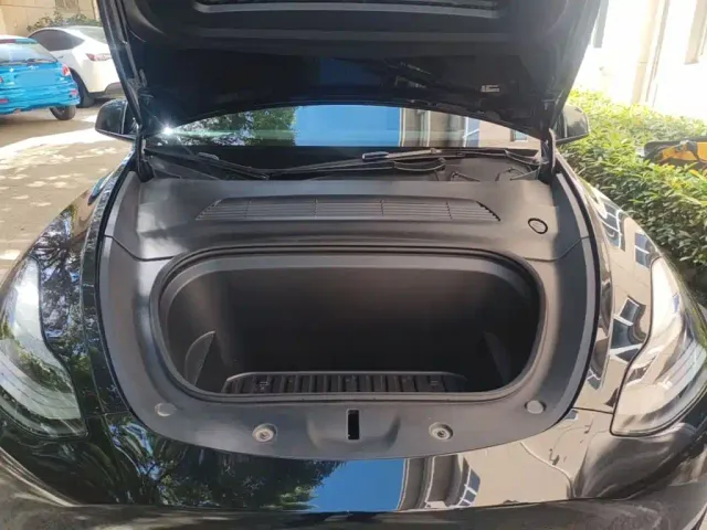 Tesla Model Y — Фото автомобиля 19