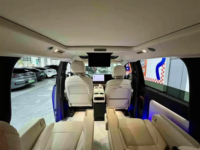Li Auto MEGA — Фото автомобиля 6