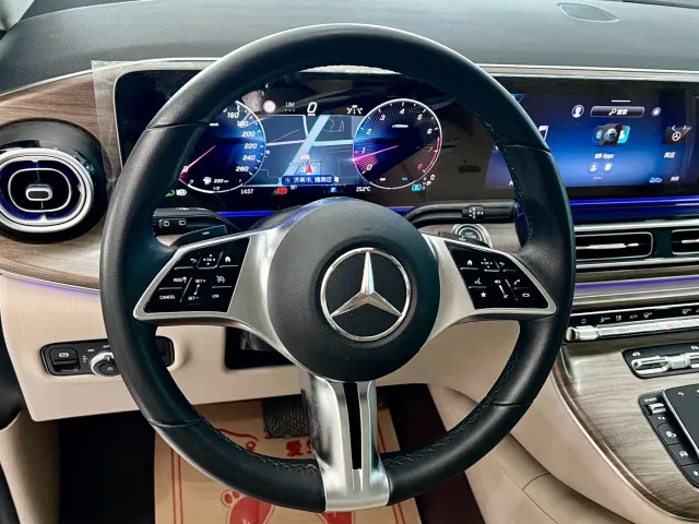 Mercedes-Benz V-Class — Фото автомобиля 16