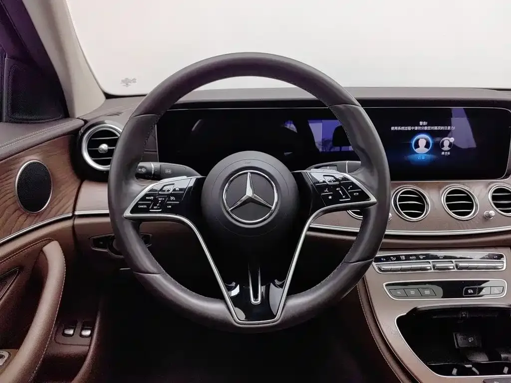 Mercedes-Benz Mercedes-Benz E-Class New Energy 2023 E 350 e L Plug-in Hybrid Sedan — Фото автомобиля 11