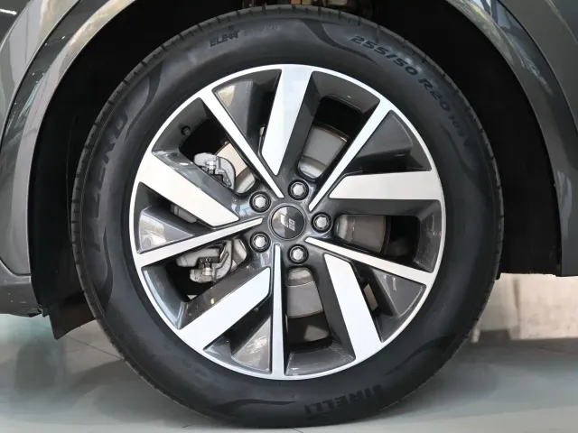 Li Auto L7 — Фото автомобиля 4