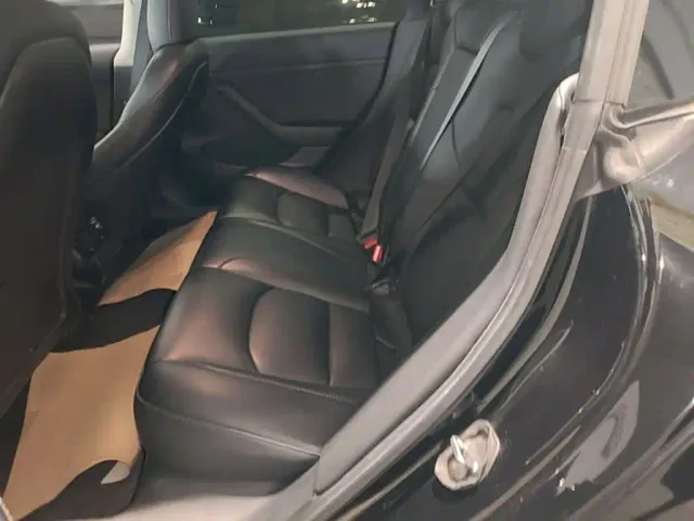 Tesla Model 3 — Фото автомобиля 16