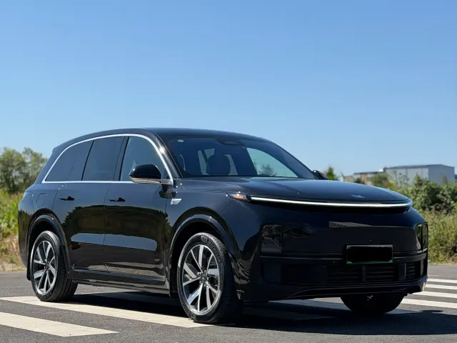 Li Auto L8 — Фото автомобиля 3