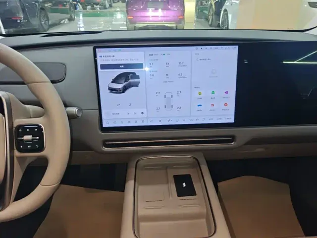 Li Auto i8 — Фото автомобиля 12