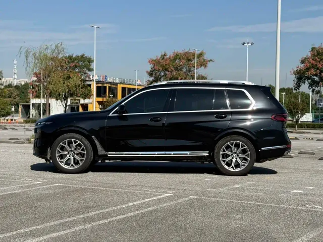 BMW X7 — Фото автомобиля 4