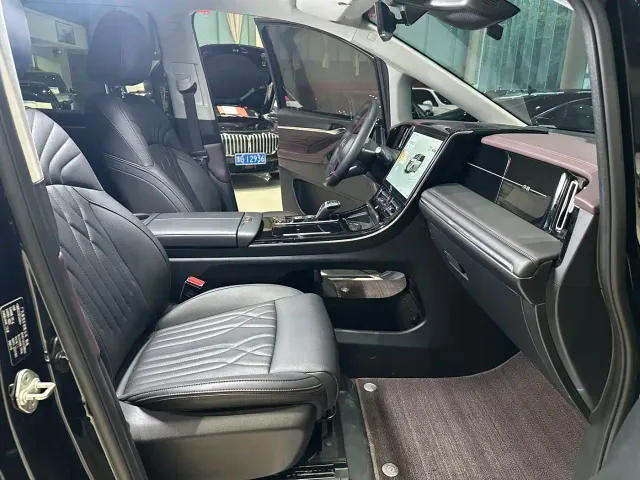 GAC Trumpchi M8 — Фото автомобиля 17