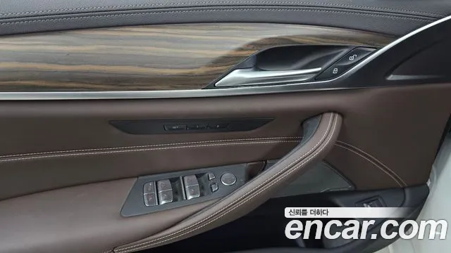 BMW 5 Series G30 — Фото автомобиля 24