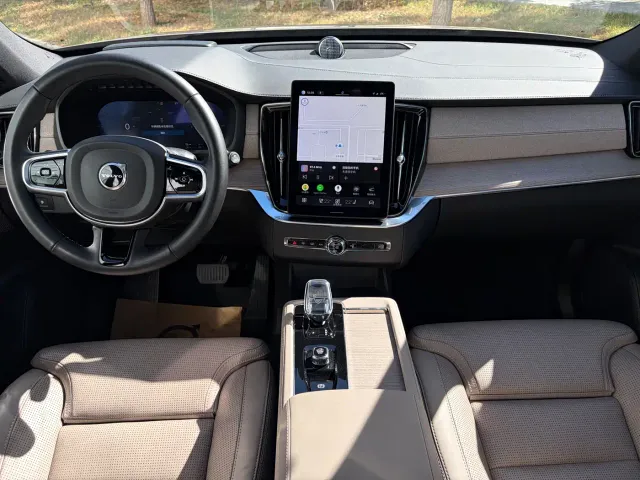 Volvo XC90 — Фото автомобиля 7