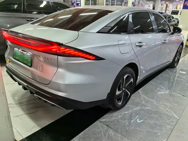 Geely Galaxy L6 — Фото автомобиля 6