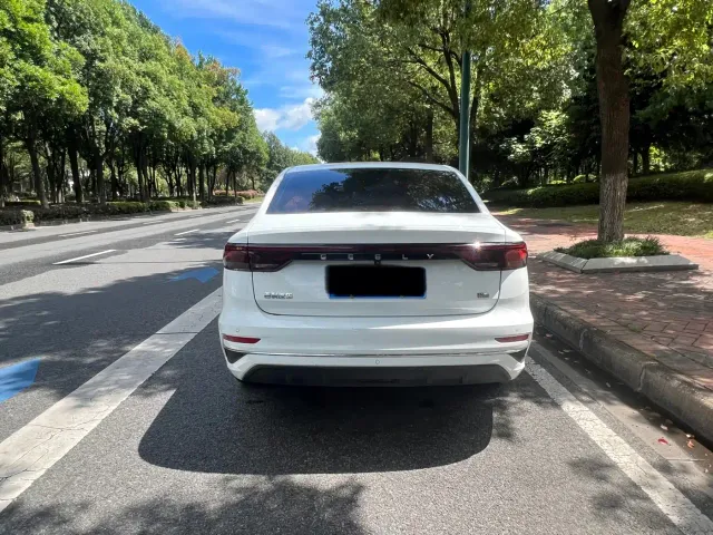 Geely Emgrand — Фото автомобиля 5