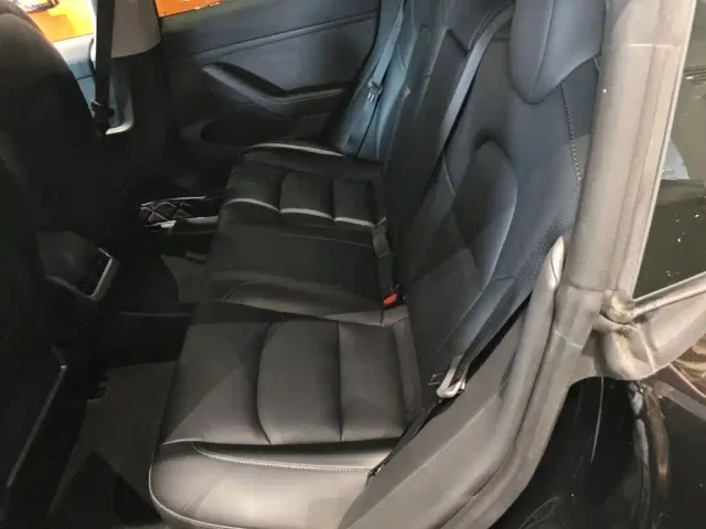 Tesla Model 3 — Фото автомобиля 16