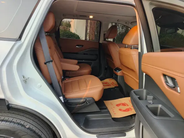 Nissan Terra — Фото автомобиля 12