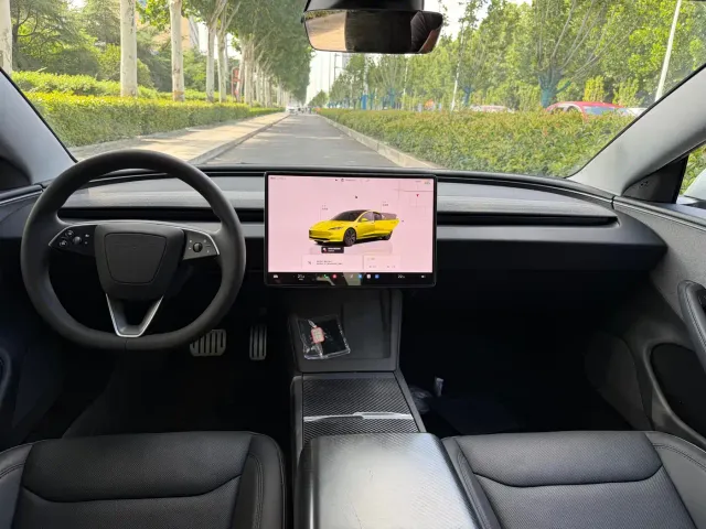 Tesla Model 3 — Фото автомобиля 7
