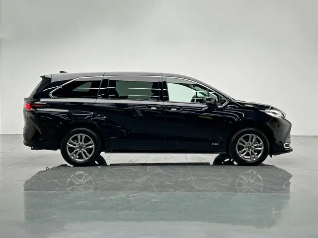 Toyota Sienna — Фото автомобиля 7