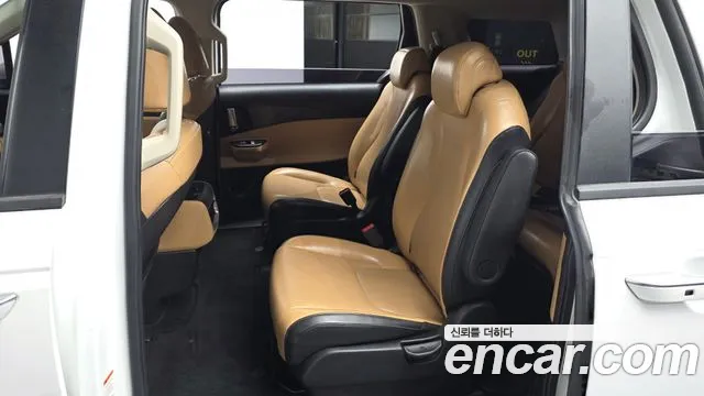 Kia Carnival — Фото автомобиля 16