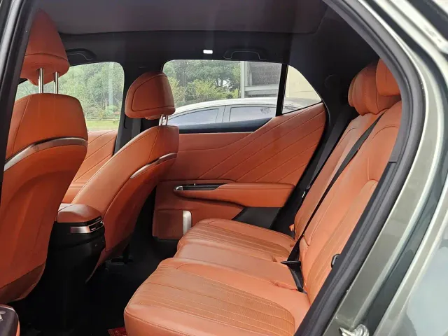 Changan Qiyuan E07 — Фото автомобиля 5