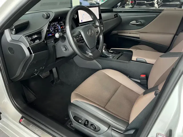 Lexus ES — Фото автомобиля 11