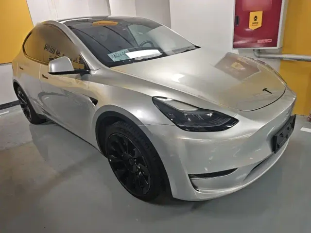 Tesla Model Y — Фото автомобиля 3