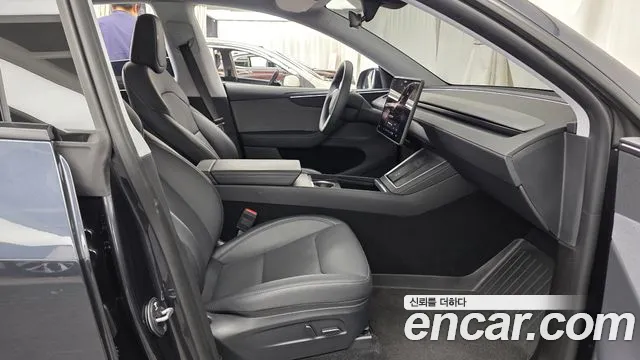Tesla Model Y — Фото автомобиля 16
