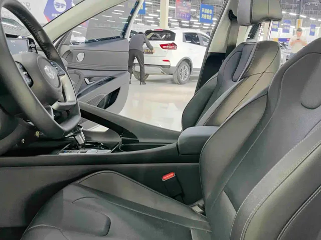 Hyundai Elantra — Фото автомобиля 6
