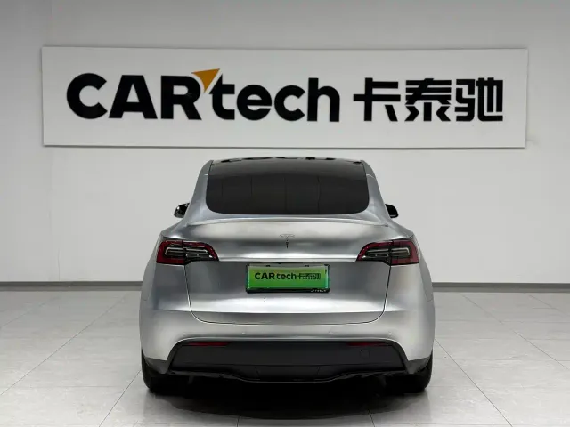 Tesla Model Y — Фото автомобиля 12