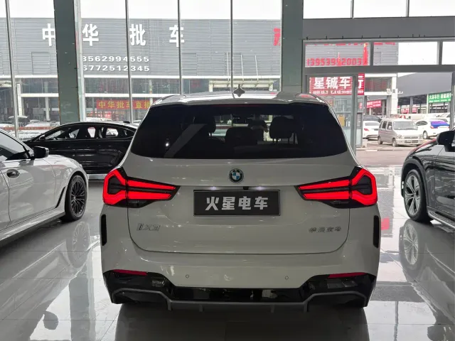 BMW iX3 — Фото автомобиля 13