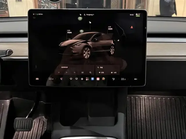 Tesla Model Y — Фото автомобиля 17