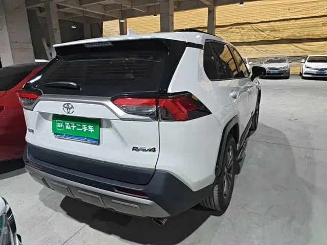 Toyota RAV4 — Фото автомобиля 4