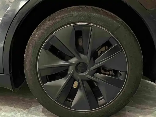 Tesla Model Y — Фото автомобиля 15