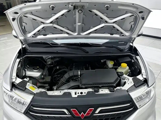 Wuling Hongguang V — Фото автомобиля 10