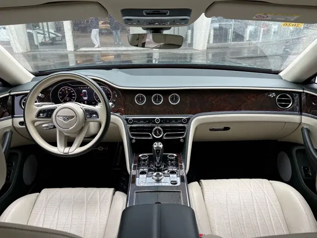 Bentley Flying Spur — Фото автомобиля 8