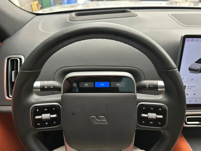 Li Auto L7 — Фото автомобиля 11