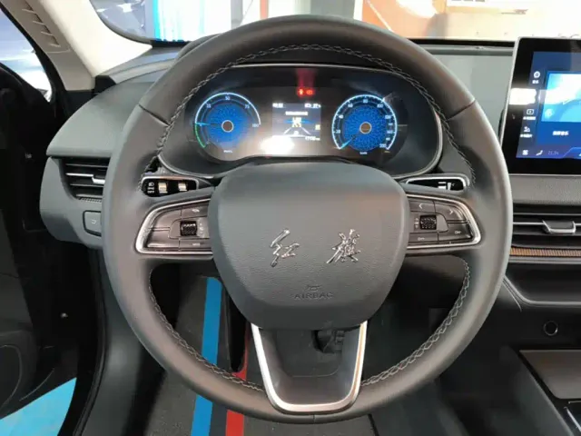Hongqi E-QM5 — Фото автомобиля 10