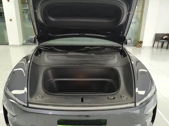 Tesla Model Y — Фото автомобиля 19